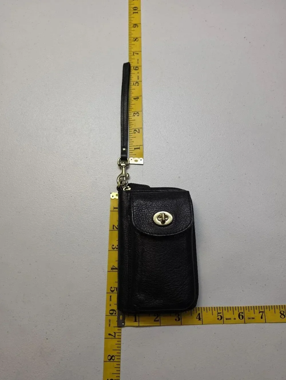 Coach Campbell Vintage Black Leather Wristlet Phone Pouch Gold Turn-Lock SLG